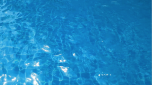 agua limpia piscina